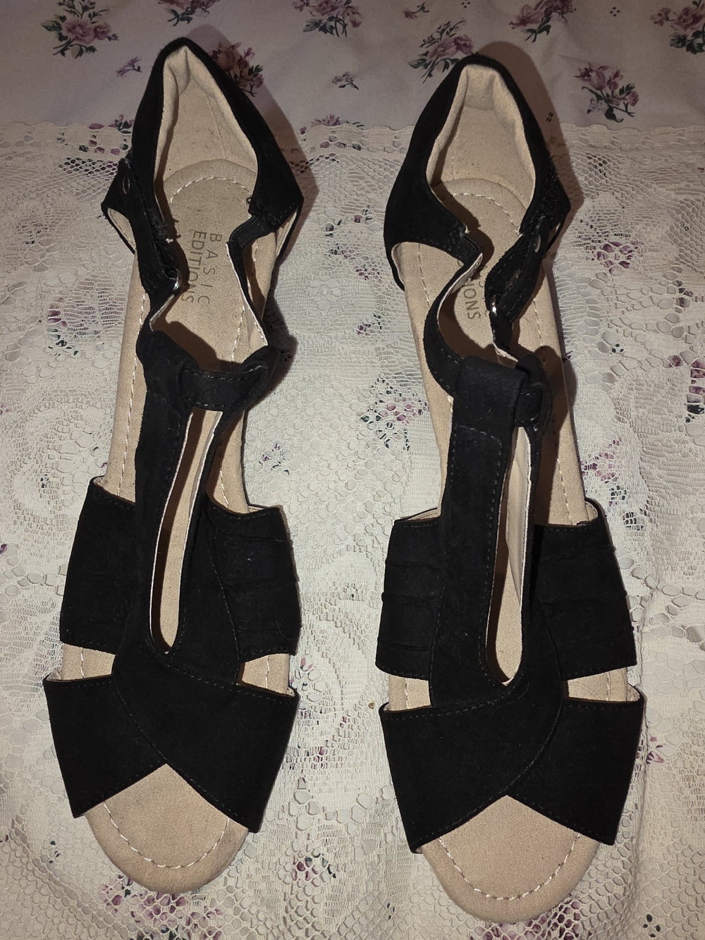 Women 11 Basic Editions Black Suede T-Strap Heeled Sandals